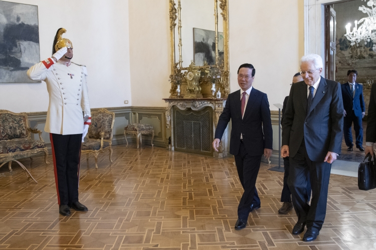 Il Presidente della Repubblica Sergio Mattarella con Võ Văn Thưởng Presidente della Repubblica Socialista del Vietnam,in occasione del saluto di commiato al termine della visita di Stato
