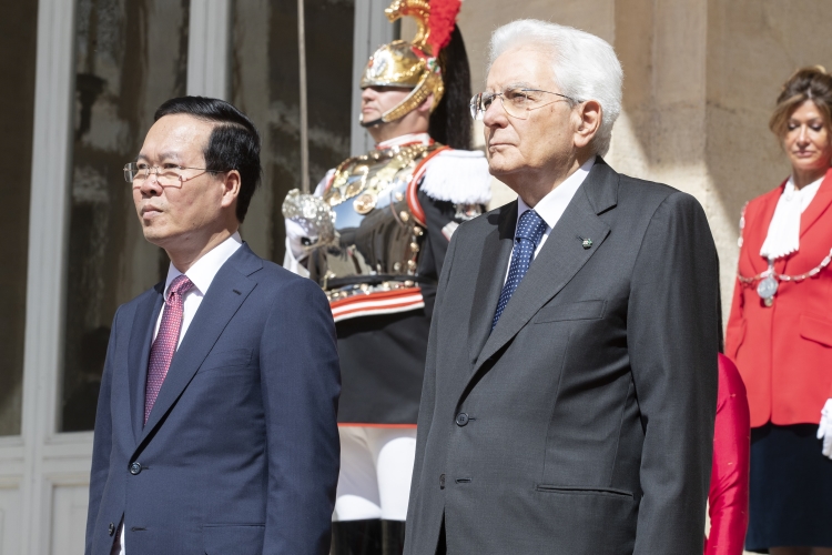 Il Presidente della Repubblica Sergio Mattarella con Võ Văn Thưởng Presidente della Repubblica Socialista del Vietnam,in occasione del saluto di commiato al termine della visita di Stato
