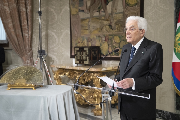 Il Presidente Sergio Mattarella in occasione dell'incontro con  i componenti dell’Associazione Stampa Parlamentare, i Direttori dei quotidiani e delle agenzie giornalistiche e i giornalisti accreditati presso il Quirinale per la consegna del Ventaglio da parte dell’Associazione Stampa Parlamentare
