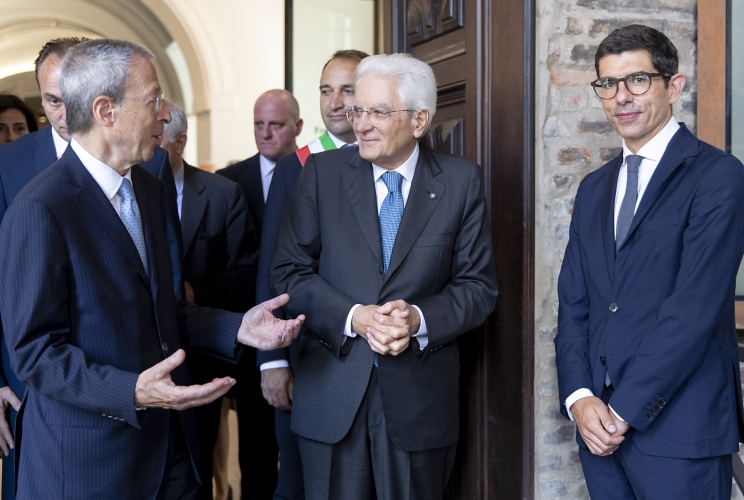 Il Presidente Mattarella con Alberto Sinigaglia e Emiliano Paoletti, rispettivamente Presidente e Direttore del Polo del ‘900 in occasione dell'intervento sul tema “memoria, futuro e partecipazione”