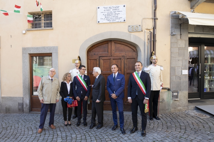 Il Presidente Sergio Mattarella inaugura una targa in ricordo di Altiero Spinelli 
