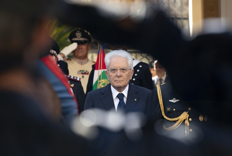 Il Presidente Sergio Mattarella riceve gli onori militari in occasione della cerimonia di cambio del Comandante del Reggimento Corazzieri