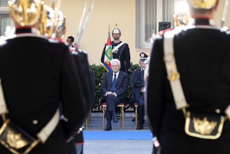 Il Presidente Sergio Mattarella in occasione della cerimonia di cambio del Comandante del Reggimento Corazzieri e Aiutante di Campo del Presidente della Repubblica cedente e subentrante
