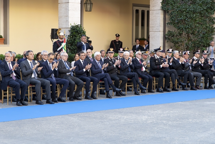 di cambio del Comandante del Reggimento Corazzieri e Aiutante di Campo del Presidente della Repubblica cedente e subentrante