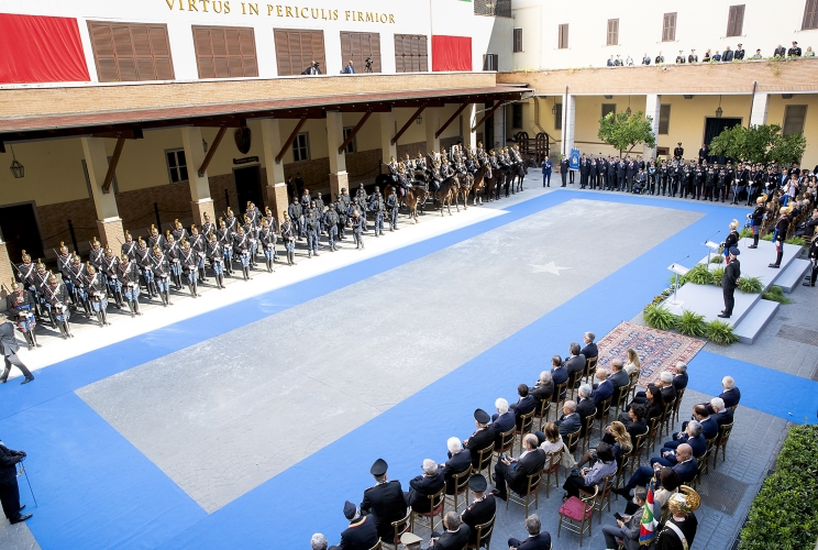 Un momento della cerimonia di cambio del Comandante del Reggimento Corazzieri e Aiutante di Campo del Presidente della Repubblica cedente e subentrante