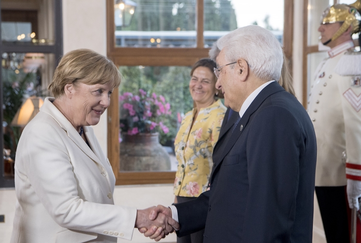 Il Presidente Sergio Mattarella con Angela Merkel in occasione del G7