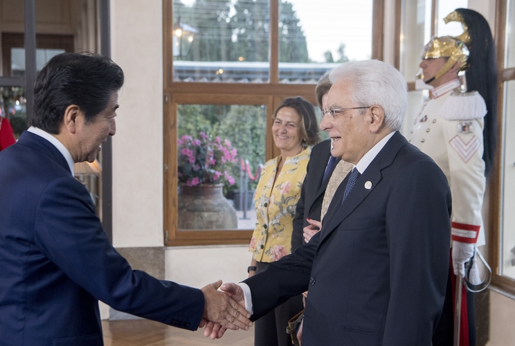 Il Presidente Sergio Mattarella con il Primo Ministro del Giappone Shinzo Abe in occasione del G7