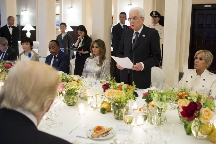 Il Presidente della Repubblica pronuncia il Brindisi 