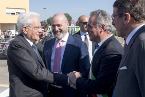 Il Presidente Sergio Mattarella accolto dal Sindaco di Mirandola