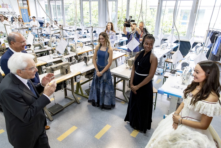 Il Presidente della Repubblica Sergio Mattarella visita i laboratori dell'istituto tecnico "Saffi-Alberti" in occasione della cerimonia di inaugurazione dell'anno accademico 2023/2024