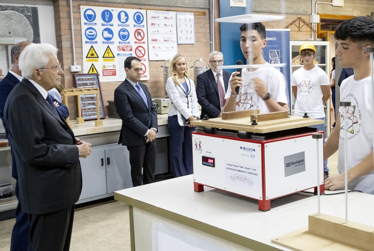 Il Presidente della Repubblica Sergio Mattarella visita i laboratori dell'istituto tecnico "Saffi-Alberti" in occasione della cerimonia di inaugurazione dell'anno accademico 2023/2024