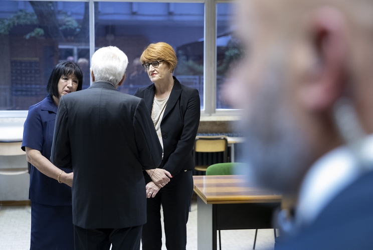  Il Presidente della Repubblica Sergio Mattarella con le rappresentanti dell'associazione vittime del fango