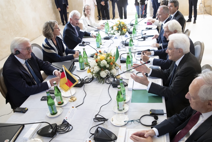  Il Presidente della Repubblica Sergio Mattarella con il Presidente della Repubblica Federale di Germania Frank-Walter Steinmeier nel corso dei colloqui con le delegazioni ufficiali