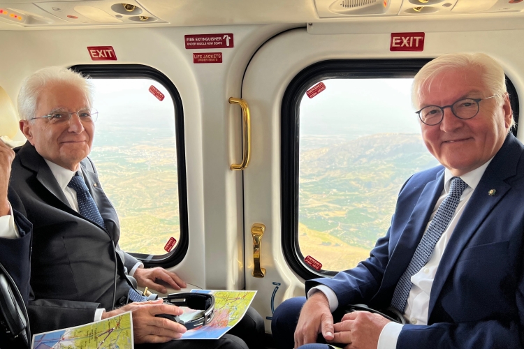Il Presidente della Repubblica Sergio Mattarella con il Presidente della Repubblica Federale di Germania Frank-Walter Steinmeier sorvolano le zone interessate dagli incendi