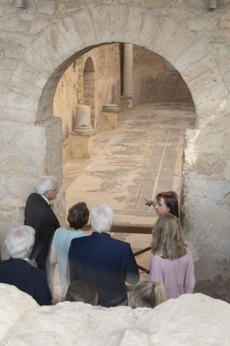 Il Presidente della Repubblica Sergio Mattarella  con il Presidente della Repubblica Federale di Germania, Frank-Walter Steinmeier ,la Sig.ra Laura e la Signora Elke Büdenbender, al Parco Archeologico della Villa Romana del Casale 
