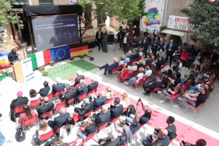Il Presidente Sergio Mattarella con il Presidente della Repubblica Federale di Germania Frank-Walter Steinmeier visitano l’Associazione Don Bosco 2000