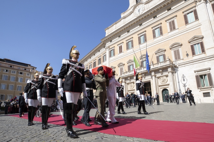 Il Presidente della Repubblica Sergio Mattarella alle Esequie di Stato civili con cerimonia di commemorazione del Presidente Emerito della Repubblica Giorgio Napolitano  

