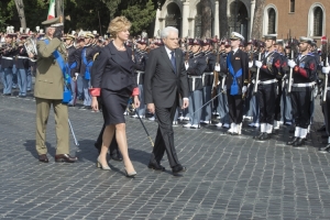 Il Presidente Sergio Mattarella con la Ministra della Difesa Roberta Pinotti e il capo di Stato Maggiore della Difesa,