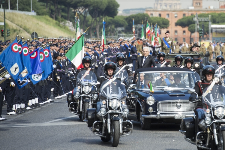 Il Presidente Sergio Mattarella al suo arrivo in Via dei Fori Imperiali 