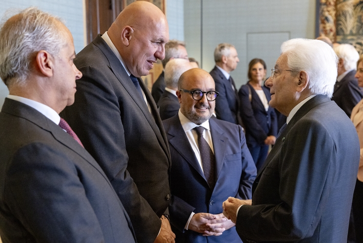 Il Presidente Sergio Mattarella con Matteo Piantedosi, Ministro Interno, Guido Crosetto, Ministro Difesa e Gennaro Sangiuliano, Ministro della Cultura, in occasione della proiezione del docufilm “Quattro giorni per la libertà: Napoli 1943”