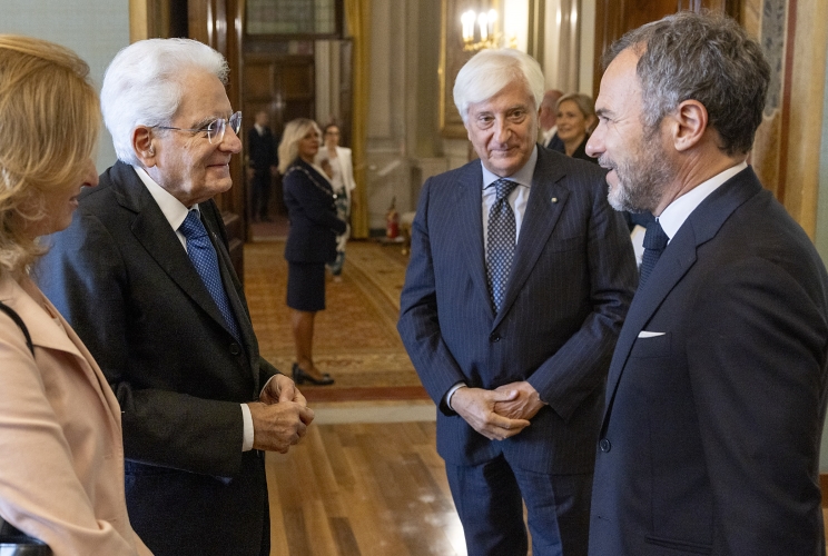Il Presidente Sergio Mattarella con l'attore Massimiliano Gallo, interprete del docufilm “Quattro giorni per la libertà: Napoli 1943”