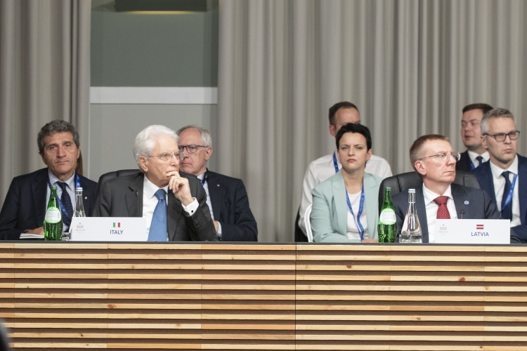 Il Presidente della Repubblica Sergio Mattarella durante la seconda sessione di lavoro su: “La strada verso l’imminente elezione del Parlamento Europeoe altre sfide dell’Unione Europea”,in occasione della XVIII riunione dei Capi di Stato del gruppo Arraiolos 

