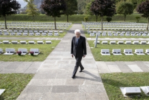 Longarone - Il Presidente della Repubblica Sergio Mattarella depone una corona di fiori al cimitero monumentale "Vittime del Vajont"

