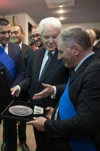 Il Presidente della Repubblica Sergio Mattarella con Angelo Caruso Presidente della Provincia de L’Aquila  
