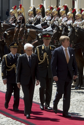 Il Presidente della Repubblica Sergio Mattarella accoglie al Quirinale le Loro Maestà il Re Willem 
