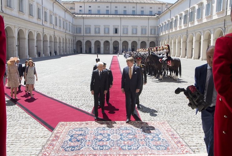 Il Presidente della Repubblica Sergio Mattarella accoglie al Quirinale le Loro Maestà 