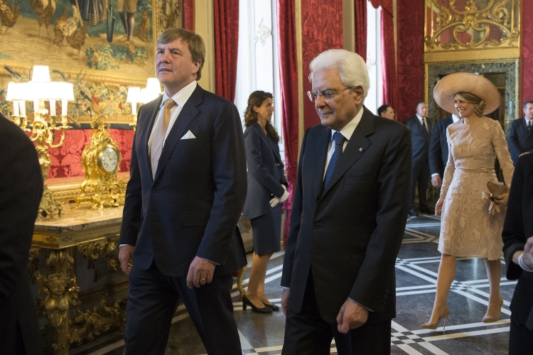 Il Presidente della Repubblica Sergio Mattarella e il Re Willem Alexander dei Paesi Bassi nella Sala degli Arazzi di Lilla