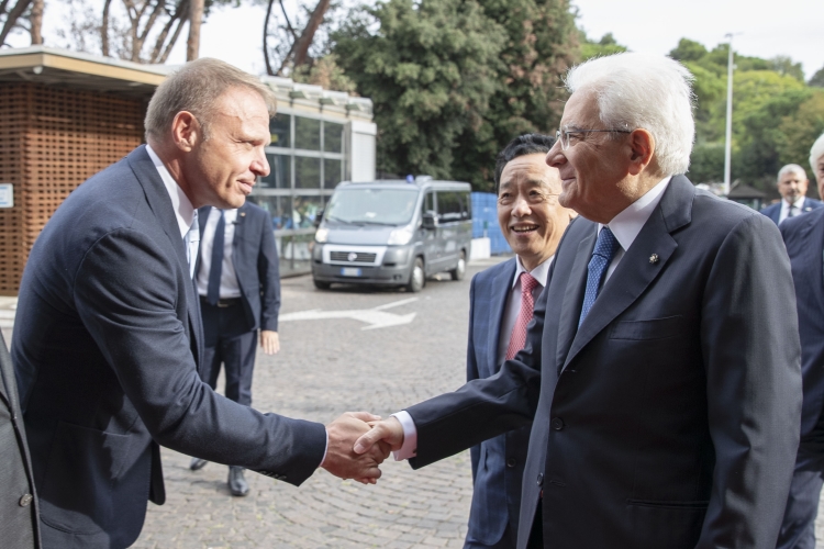 Il Presidente della Repubblica Sergio Mattarella saluta Francesco Lollobrigida, Ministro dell'agricoltura, della sovranità alimentare e delle foreste,alla cerimonia di apertura della Giornata Mondiale dell'Alimentazione
