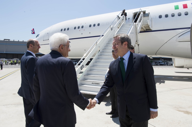 Il Presidente Sergio Mattarella a Fiumicino con il sottosegretario Della Vedova