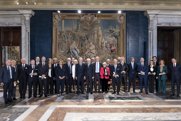 Il Presidente Sergio Mattarella con i nuovi Cavalieri dell’Ordine “Al Merito del Lavoro” nominati il 2 giugno 2023 