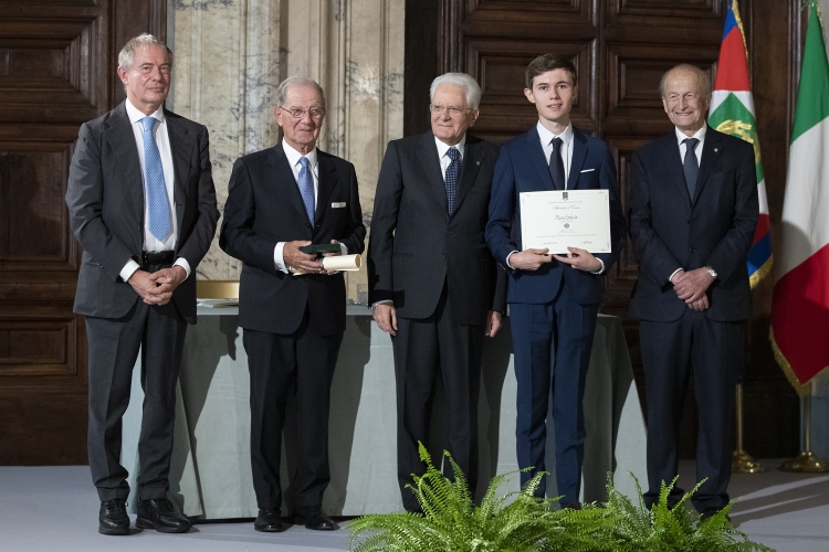 Il Presidente della Repubblica Sergio Mattarella con Cavaliere del Lavoro Gregorio Chiorino e Alfiere del Lavoro Marco Solesio 
