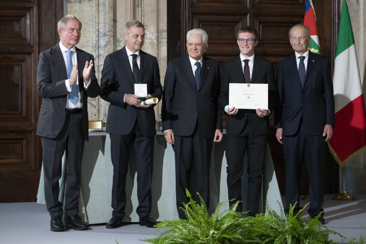 Il Presidente della Repubblica Sergio Mattarella con Cavaliere del Lavoro Giovanni  Clementoni e Alfiere del Lavoro Michele Bertoli 
