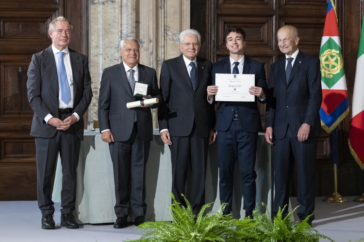 Il Presidente della Repubblica Sergio Mattarella con Cavaliere del Lavoro Mario Alberto Pedranzini e Alfiere del Lavoro Giuseppe Di Fazio
