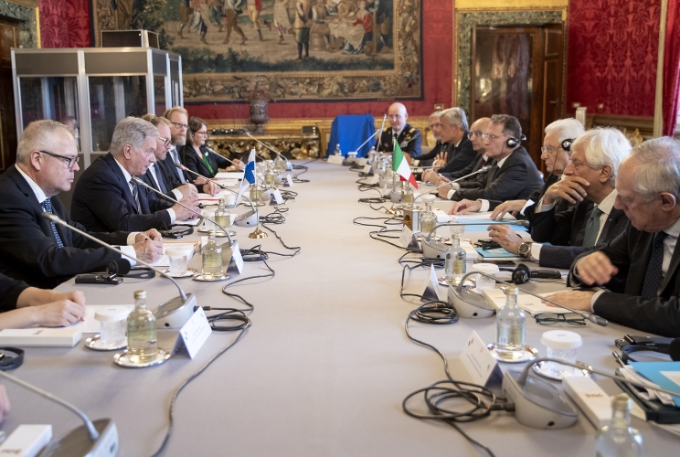 Il Presidente della Repubblica Sergio Mattarella nel corso dei colloqui allargati alle rispettive delegazioni con Sauli Niinistö, Presidente della Repubblica di Finlandia, in visita di Stato