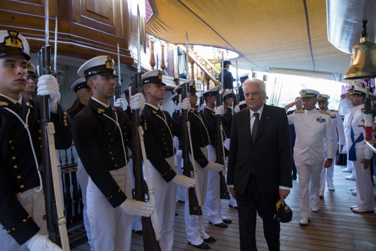 Il Presidente Sergio Mattarella a bordo dell'Amerigo Vespucci 