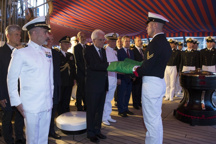 Il Presidente Sergio Mattarella a bordo dell'Amerigo Vespucci
