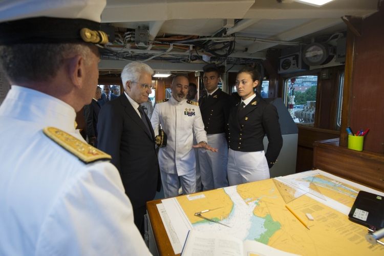 Il Presidente Sergio Mattarella a bordo dell'Amerigo Vespucci