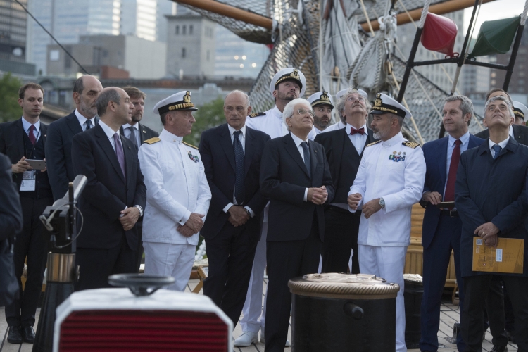 Il Presidente Sergio Mattarella a bordo dell'Amerigo Vespucci