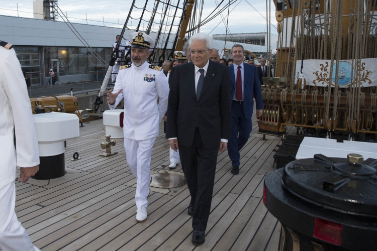Il Presidente Sergio Mattarella visita l'Amerigo Vespucci