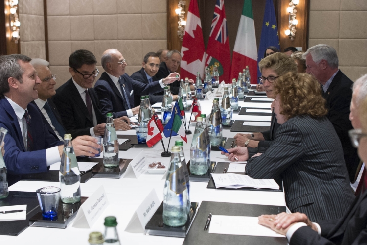 Il Presidente Sergio Mattarella nel corso dei colloqui con il Primo Ministro dell'Ontario, Kathleen Wynne