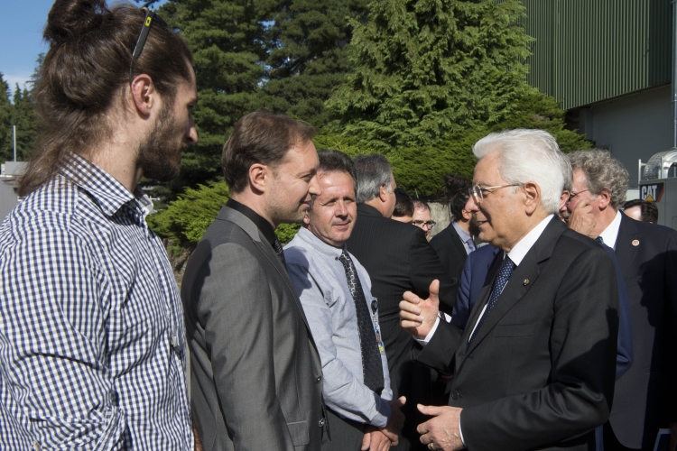 Il Presidente Sergio Mattarella nel corso della visita al Centro di ricerca Triumf 