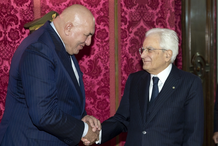 Il Presidente Sergio Mattarella con Guido Crosetto, Ministro della difesa, in occasione della cerimonia di consegna delle insegne dell’Ordine Militare d’Italia, nel Giorno dell’Unità Nazionale e della Giornata delle Forze Armate