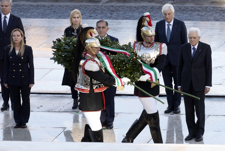Il Presidente della Repubblica Sergio Mattarella in occasione della deposizione di una corona d’alloro sulla Tomba del Milite Ignoto nella ricorrenza del Giorno dell’Unità Nazionale e Giornata delle Forze Armate
