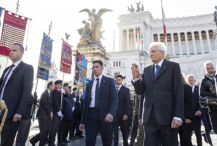 Il Presidente della Repubblica Sergio Mattarella in occasione della deposizione di una corona d’alloro sulla Tomba del Milite Ignoto nella ricorrenza del Giorno dell’Unità Nazionale e Giornata delle Forze Armate
