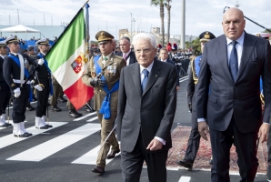 Cagliari - Il Presidente della Repubblica Sergio Mattarella con il ministro della difesa Guido Crosetto alla  cerimonia per il Giorno dell’Unità nazionale e Giornata delle Forze Armate