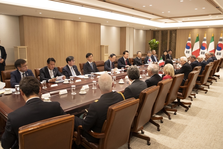 Il Presidente della Repubblica Sergio Mattarella con Yoon Suk Yeol,Presidente della Repubblica di Corea,in occasione della visita di Stato
